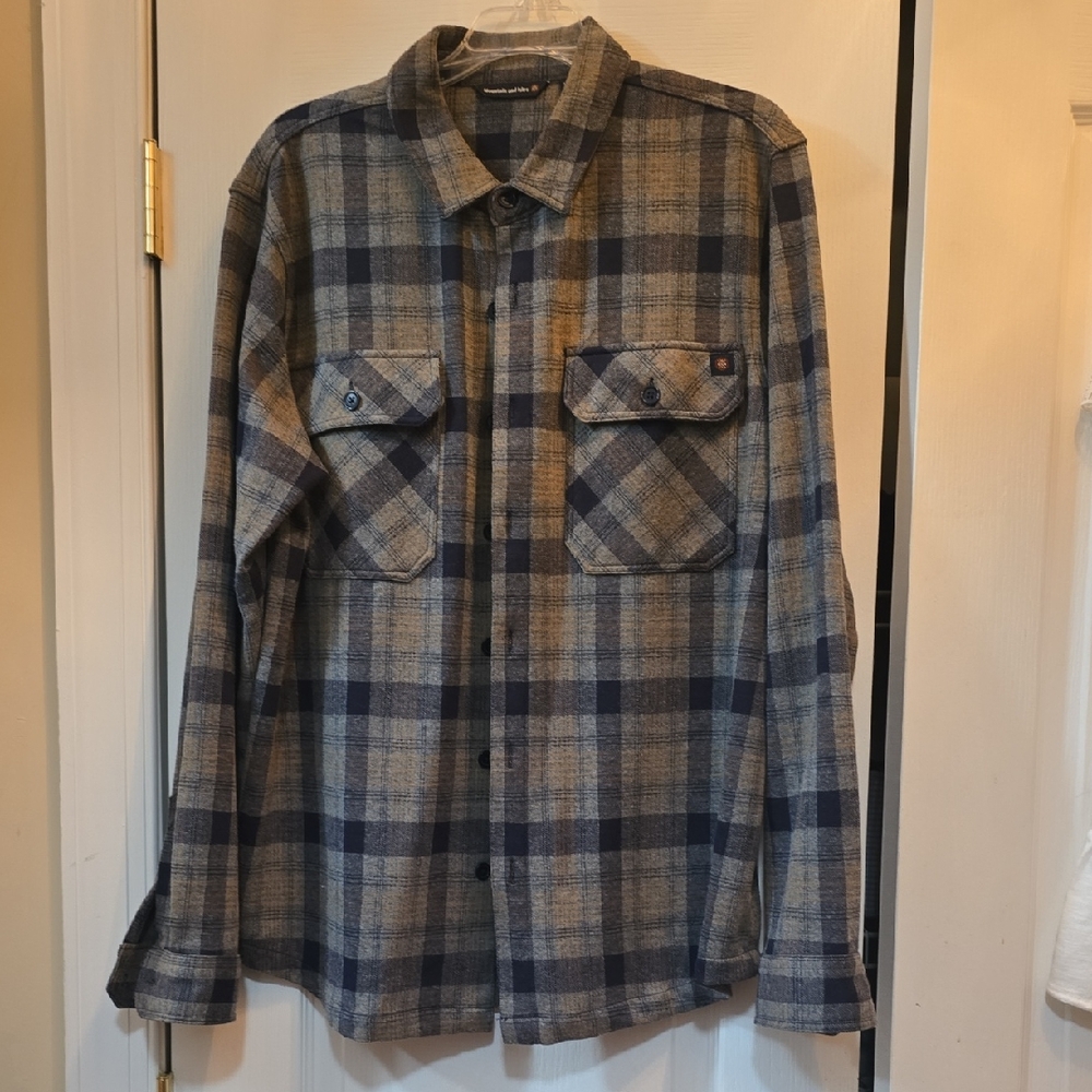 Men's Blue and Gray Plaid Casual Button Down Shirt